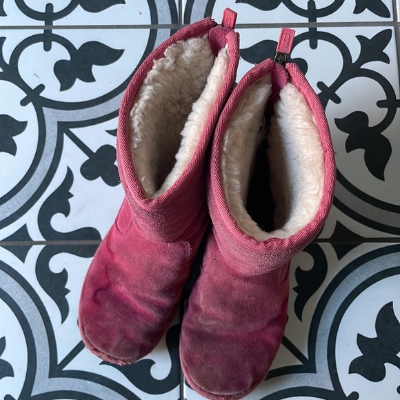 Very Well Loved Girls Ugg Boots - Picture 5 of 7